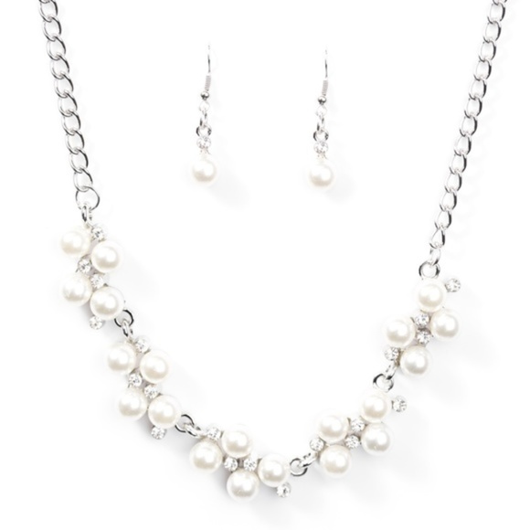 paparazzi Jewelry - White Pearl Necklace Earring Bracelet Set paparazzi Jewelry - White Pearl Necklace Earring Bracelet Set